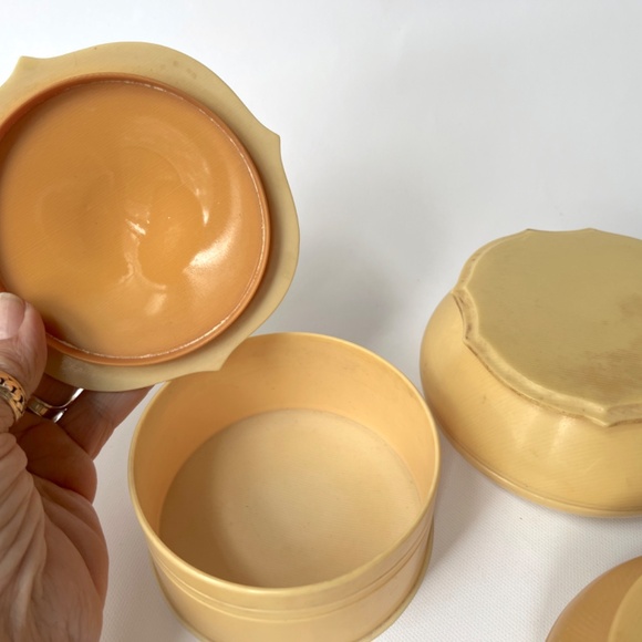 3 Vintage Faux Ivory Powder Jars Celluloid Du Barry Pyralin England Containers - Picture 9 of 15
